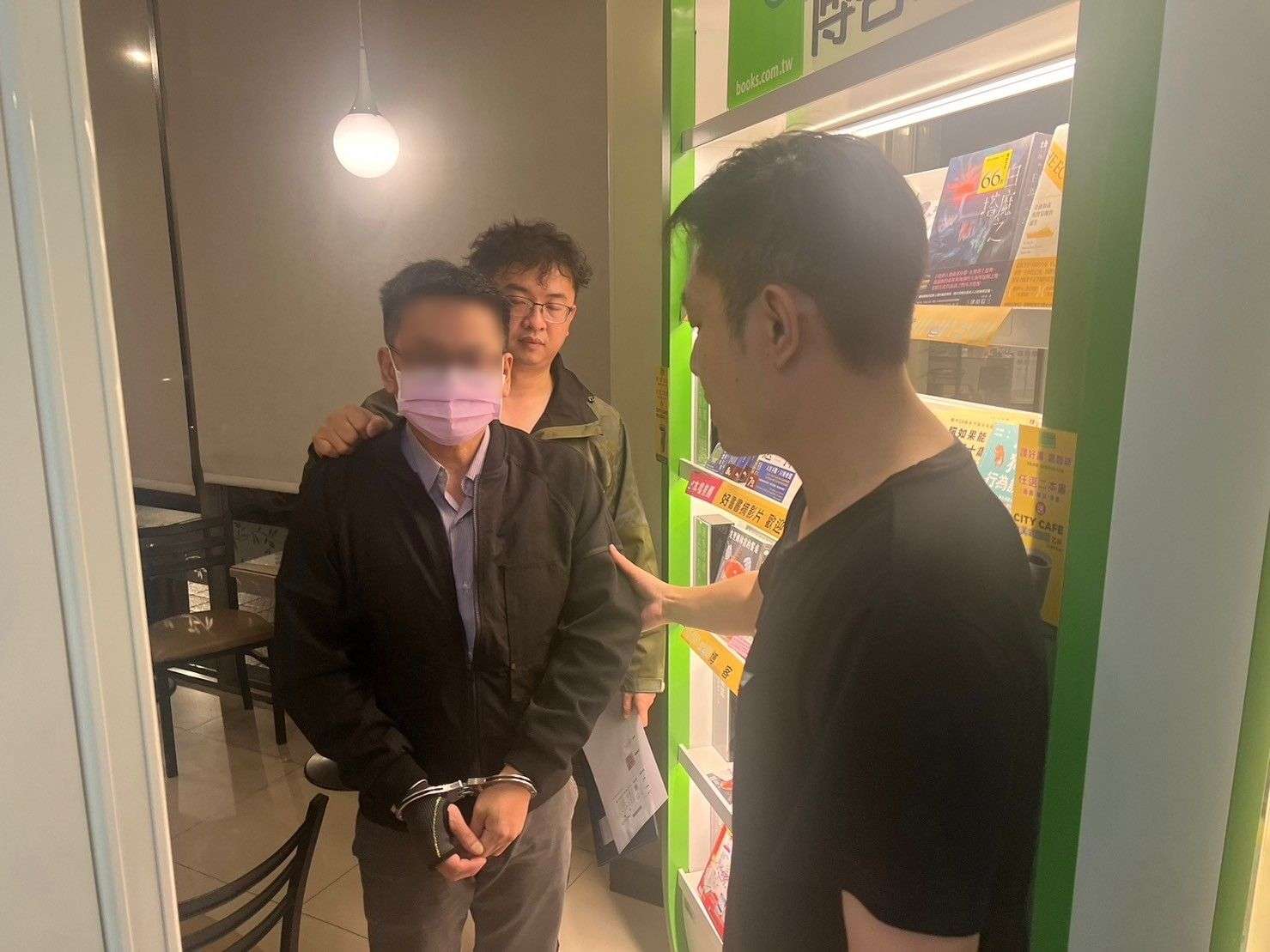 才剛交保!男死性不改又當詐團車手 遭埋伏警力逮捕 273207 0