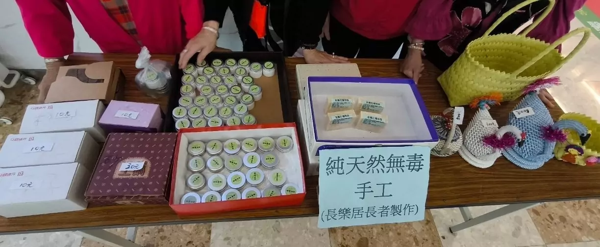 北榮桃分院關懷據點長輩義賣手工香膏 獲熱烈回響 2院慶義賣左手香膏 四大高手 0