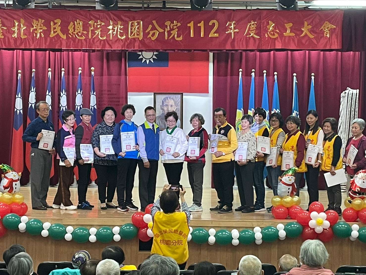 北榮桃園分院表揚績優志工 感謝無私奉獻 3.112年志工大會 主任頒獎 0