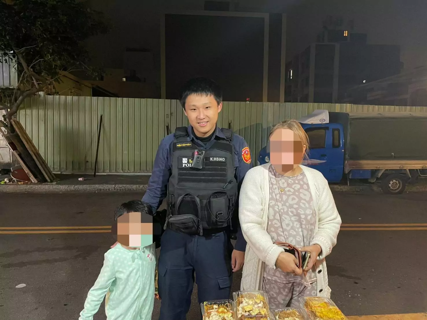 女童為找爸媽偷跑出門 大園警助女童平安返家 女童為找爸媽偷跑出門 大園警助女童平安返家