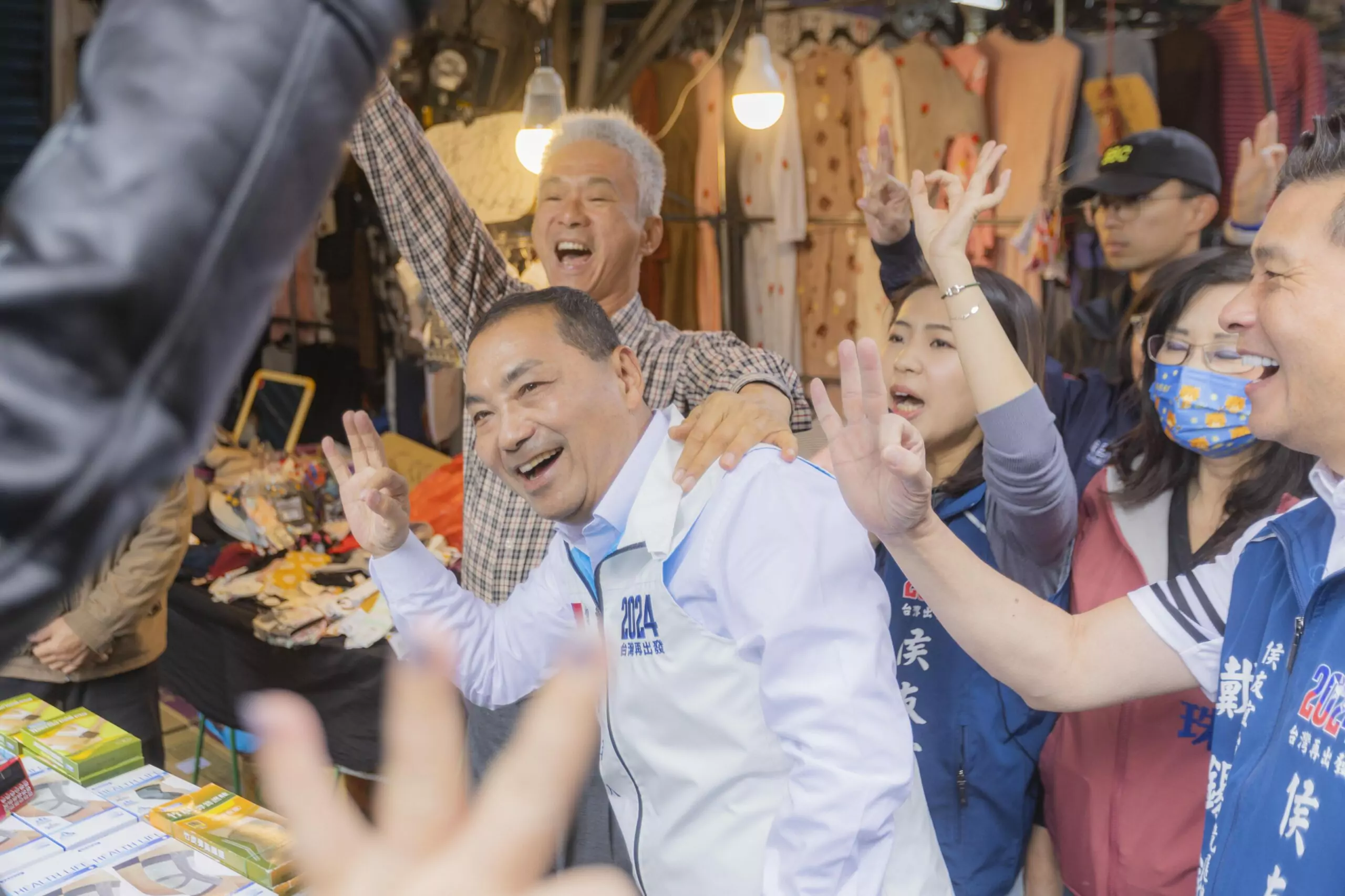 侯友宜提學貸利息全免 減輕青年負擔 多名里長疑接受中國落地招待遭約談 侯友宜質疑綠營選擇性辦案