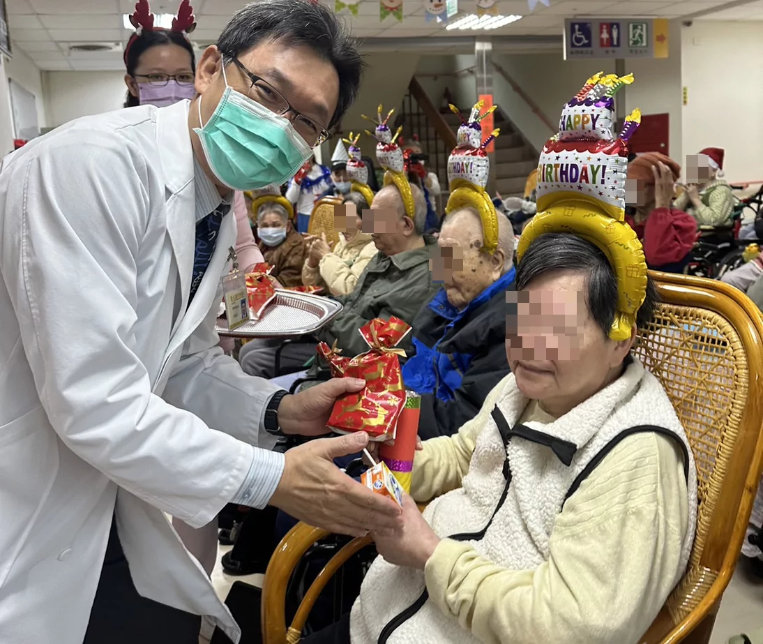 北榮桃園分院附設護理之家寒冬慶生過聖誕 3 0