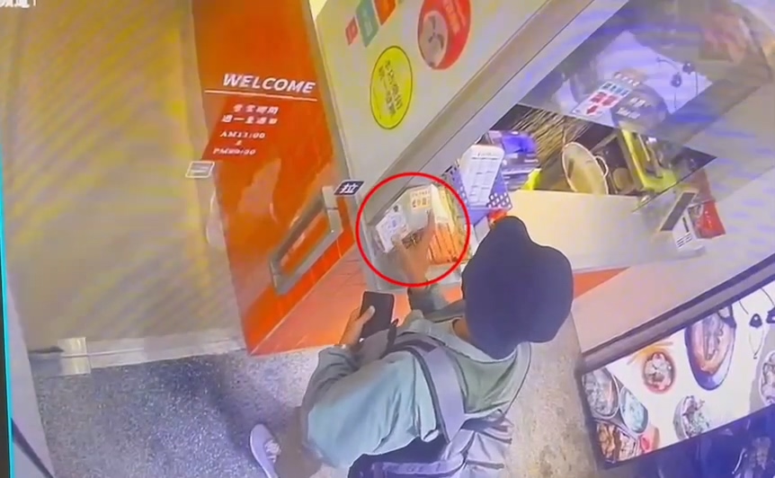 【有片】日子難過到要跟「浪浪」搶食 零工男偷捐款箱包網咖