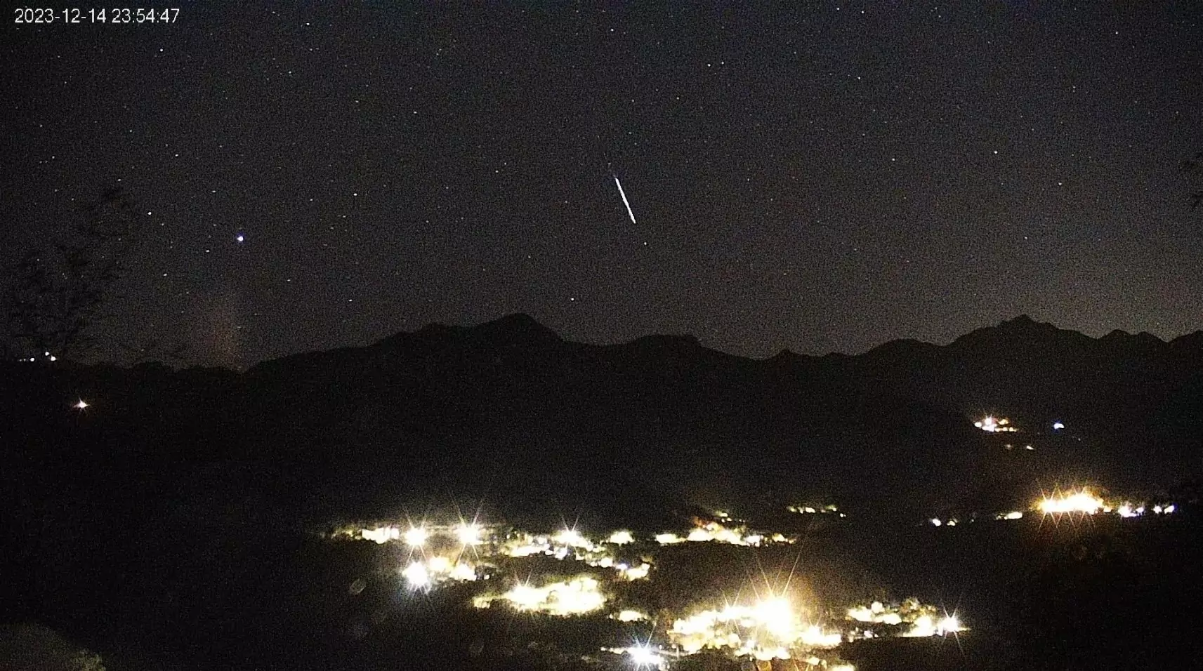 【有片】天冷不想出門?桃園觀旅局即時影像陪你追雙子座流星雨 【有片】天冷不想出門?桃園觀旅局即時影像陪你追雙子座流星雨