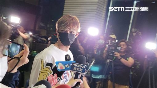 拍未成年性愛片遭起訴 炎亞綸今現身開庭