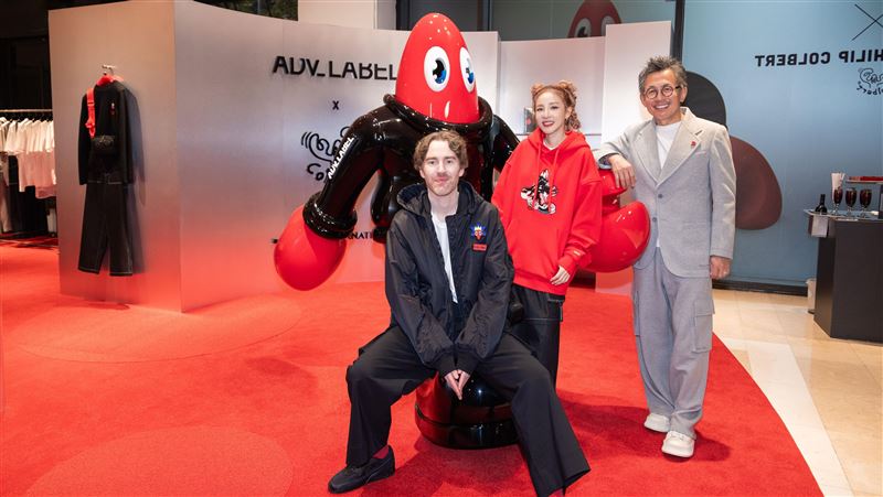 DARA穿龍蝦裝現身!2公尺雕塑成打卡聖地