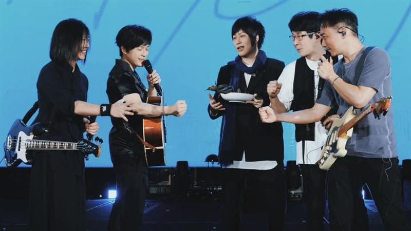 五月天假唱掀論戰 網揭演唱會真正精隨