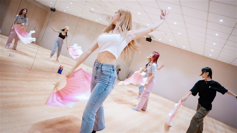 啦啦隊女神開唱! 12萬上帝視角包廂秒殺