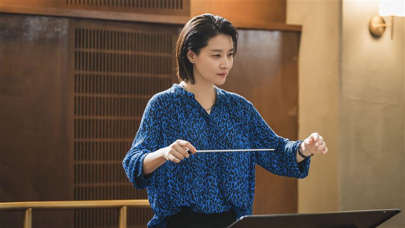 李英愛曝拍攝像戰爭 苦練小提琴嗆團員