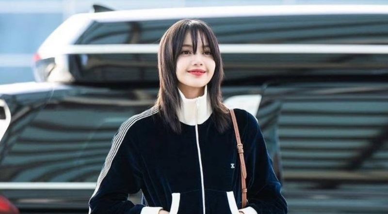 Lisa瀏海回來了!機場寵粉回應續約心情