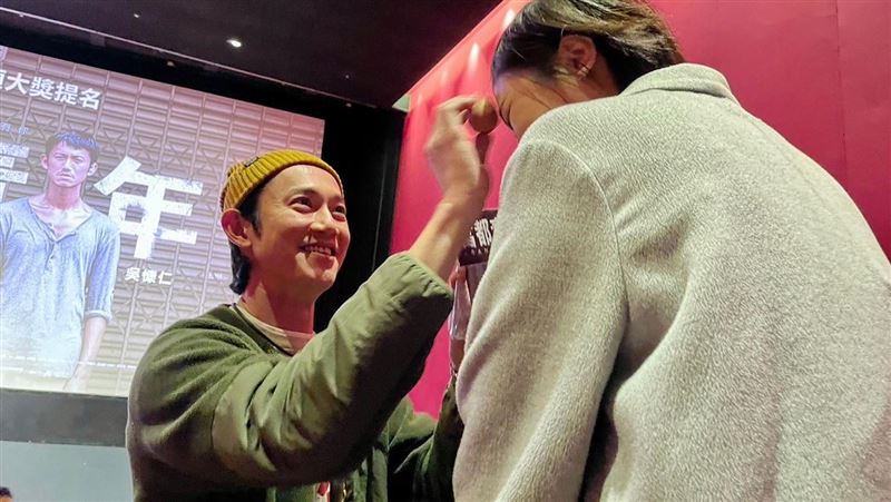 吳慷仁《富都青年》衝6300萬!粉絲被敲頭