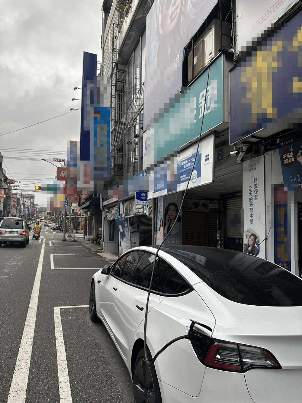 2樓垂降電線到1樓充電動車 台電:將請用戶改善 45454