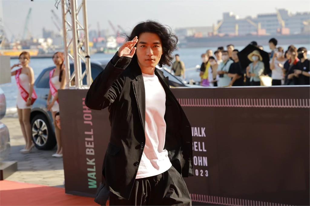 網紅RJ2聲明出現驚人藏「頭」詩!認:「這」很重要