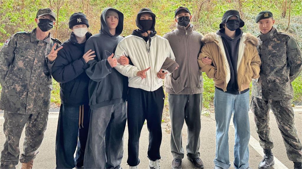 BTS入伍太心碎!粉絲9秒崩潰片「拿樂高人做1事」逼瘋全網