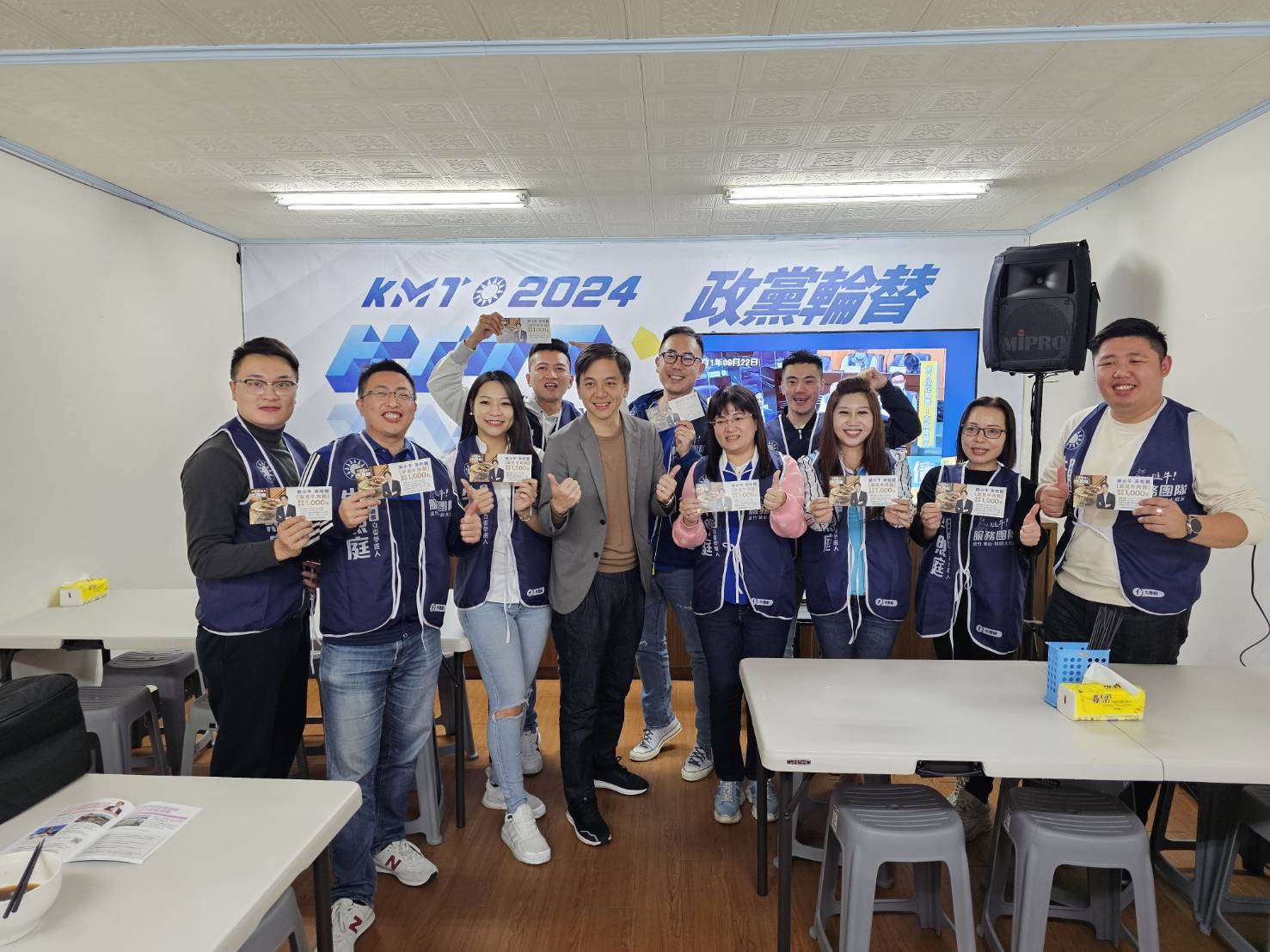 牛煦庭邀選民吃牛肉麵聽政見 朱珍瑤讚年輕人有創意 630958 0