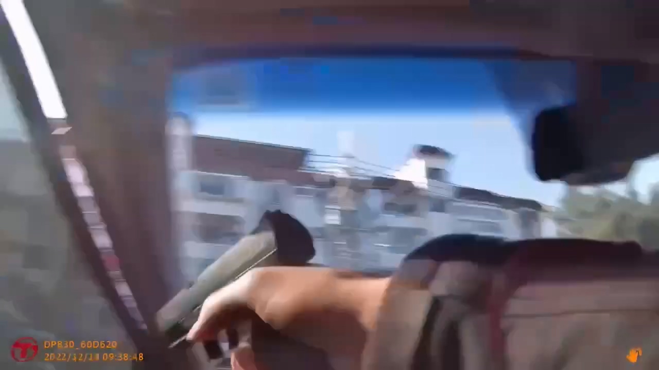 騙1220萬!警抓詐團持槍喝令下車 一旁跳舞婦人嚇壞急閃