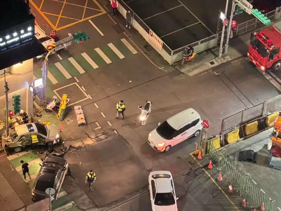 【有片】桃園「天坑」路口嚴重車禍 違規肇事傷者昏迷 759998
