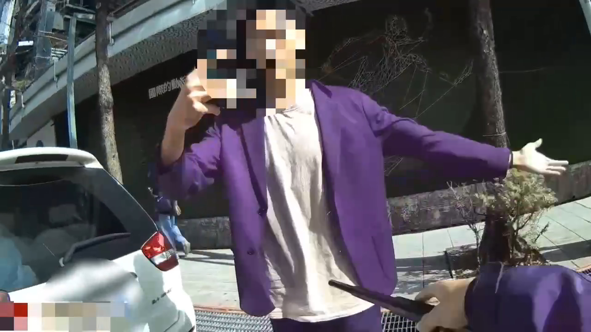 三菱男紅線違停見罰單理智斷線 「X的咧!」硬凹罵自己