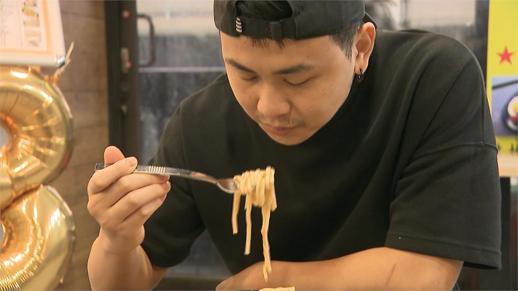 無肉無蛋鐵板麵120元被嫌貴! 店家喊冤:麵可以續有自助吧
