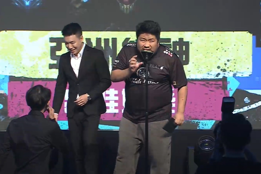 電競大賞失控!統神衝上台怒噴Toyz「販毒狗」