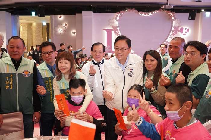 愛心綻放 幸福桃園 桃園市112年度年終關懷餐會暨公益捐贈表揚活動 DSC09515