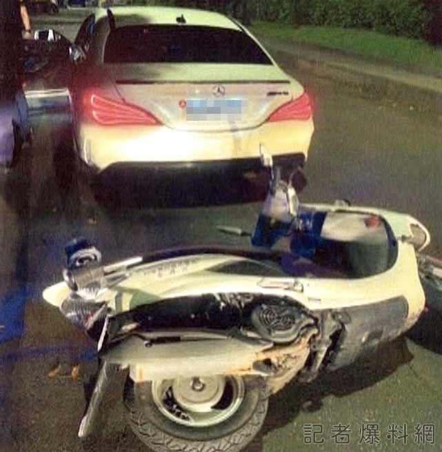 【有片】賓士違停拒檢撞警車逃逸 警掏槍制止通緝犯秒變俗辣