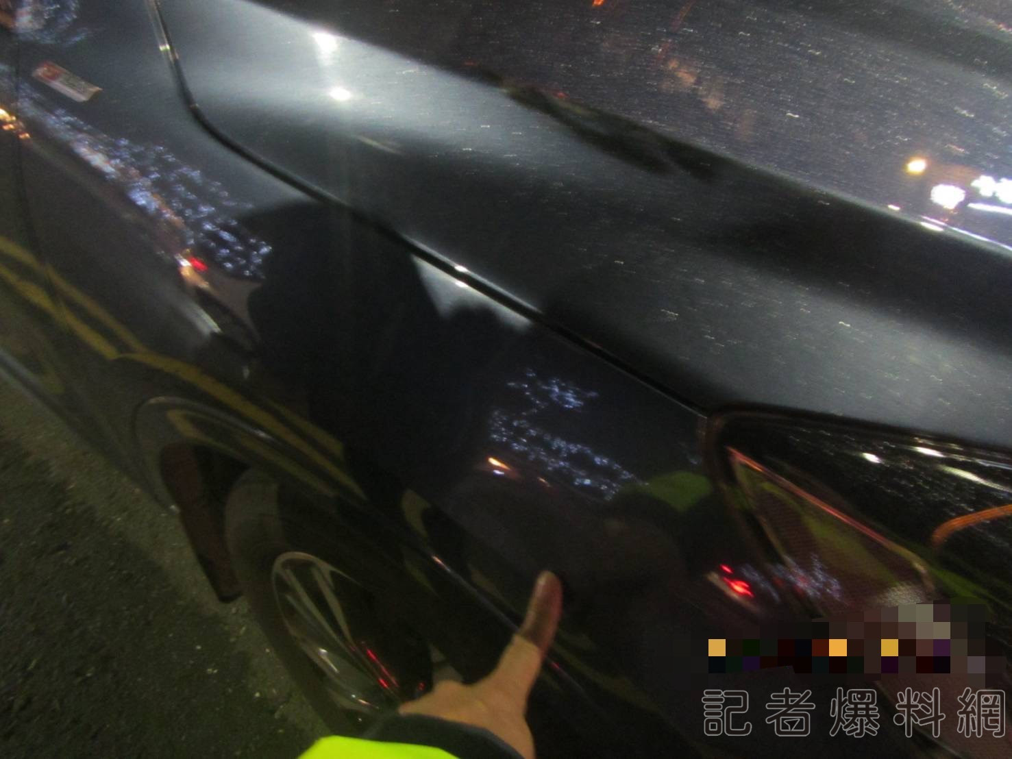 男駕1300萬麥拉倫外出 市民高架自撞護欄車頭被削掉一半