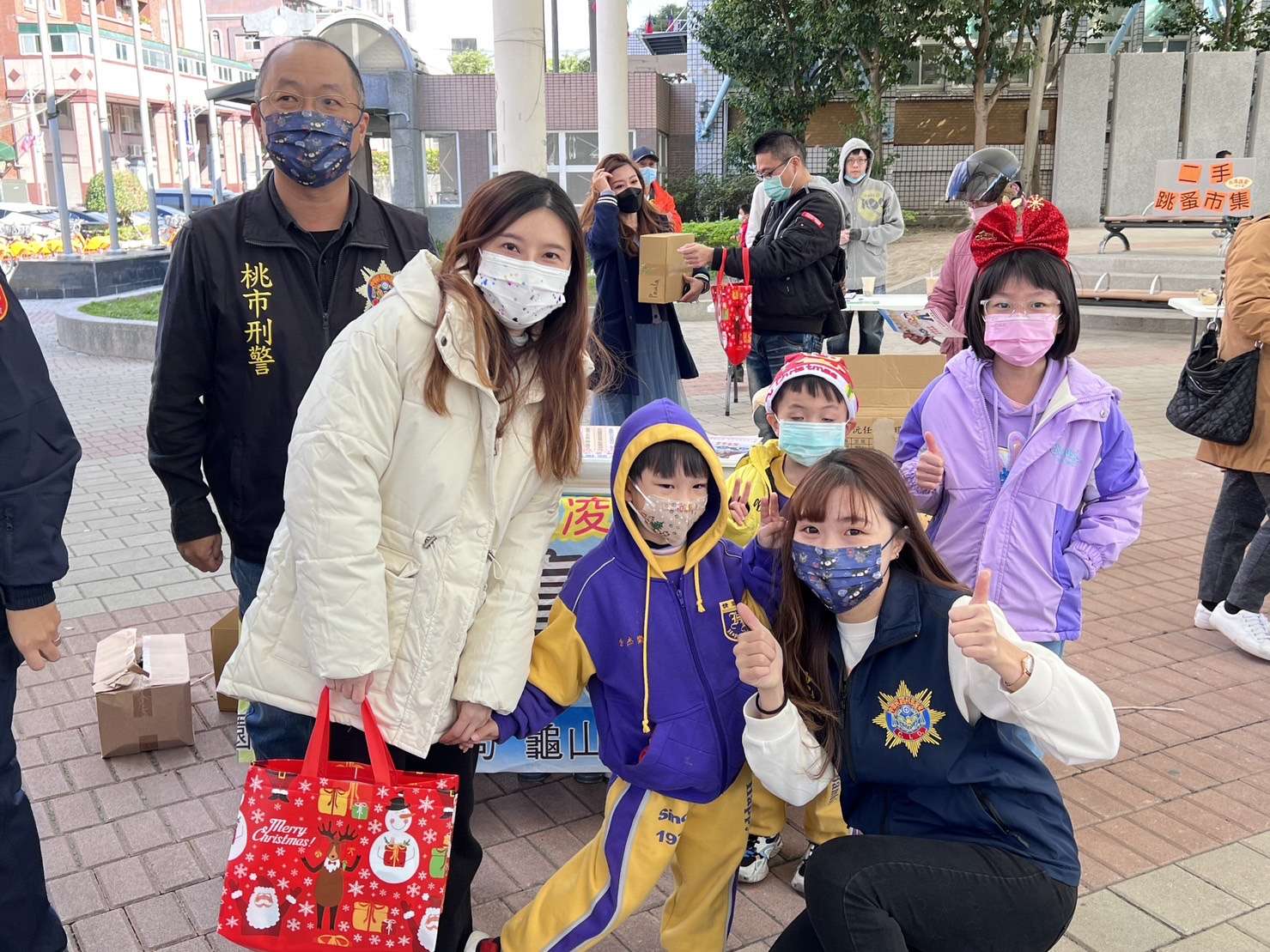 龜山警前進聖誕二手市集 強化民眾反詐意識 S 32989376 0
