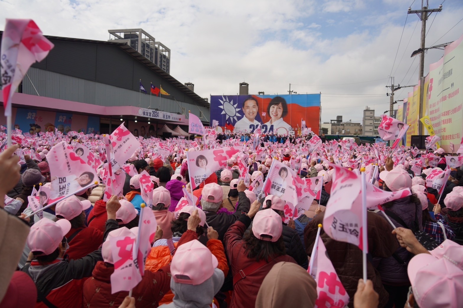 呂玉玲龍潭競總成立大會湧逾6千支持者 韓國瑜、張善政合體拉票 S 52469817 0