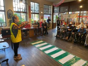 桃園榮家攜手「路老師」宣導交通觀念守護長輩安全