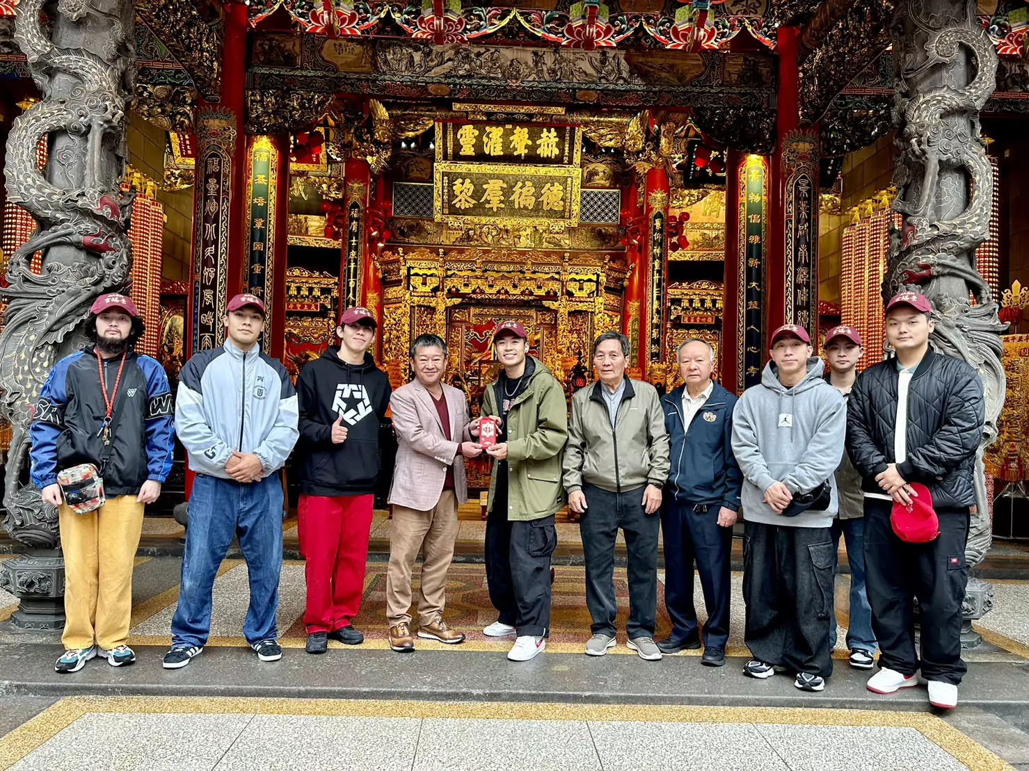 桃園大廟景福宮挺霹靂舞前進法國坎城世界決賽 贊助參賽選手十萬元 S 9134110 0