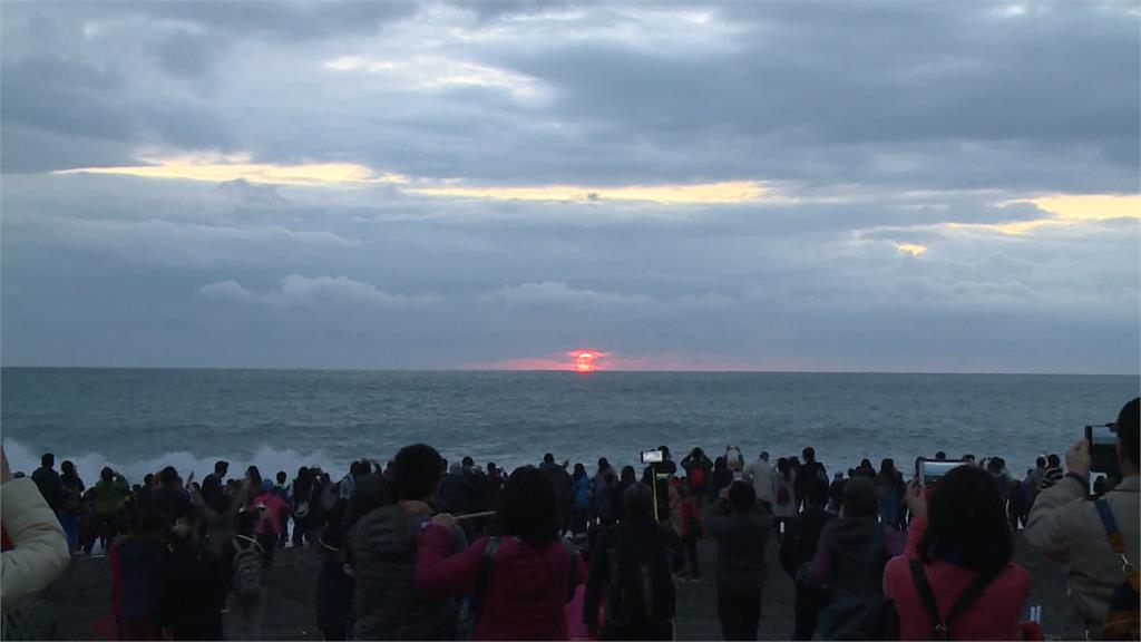 迎跨年!SUP、獨木舟賞曙光 樂園推「1元玩整天」