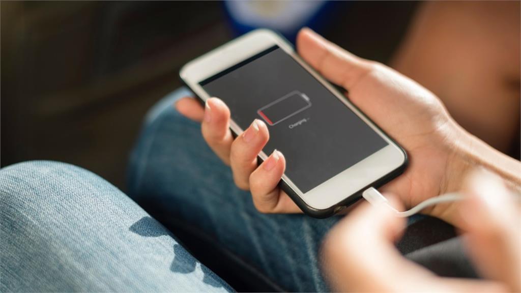 iPhone母湯充到飽?前員工:「這6招」電池更耐操