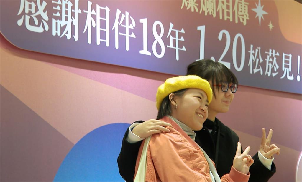 信義誠品平安夜熄燈 董事長吳旻潔現身陪民眾倒數