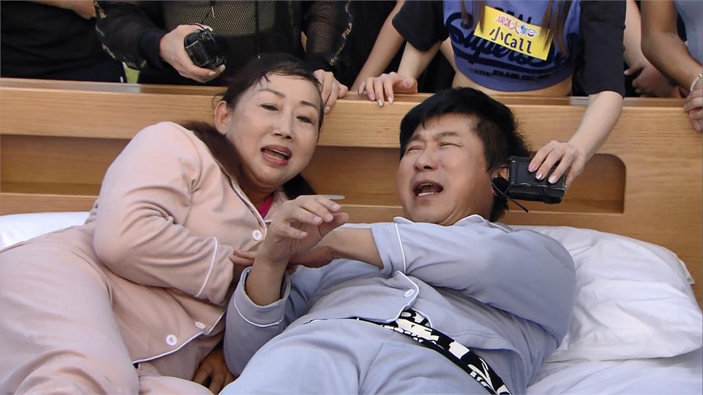 「螢幕床戲」綜藝天王哭笑不得!地方媽媽圓夢跟胡瓜同床脫他衣服