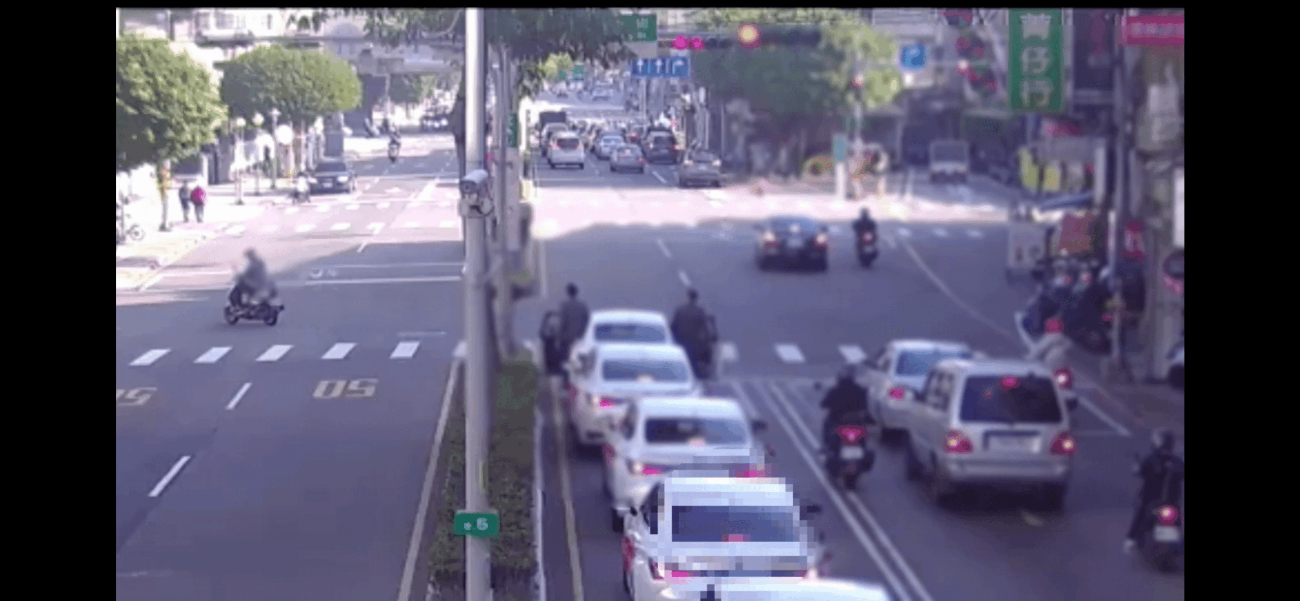 燈亮了你幹嘛不走 迎親車隊叭騎士口角街頭互毆