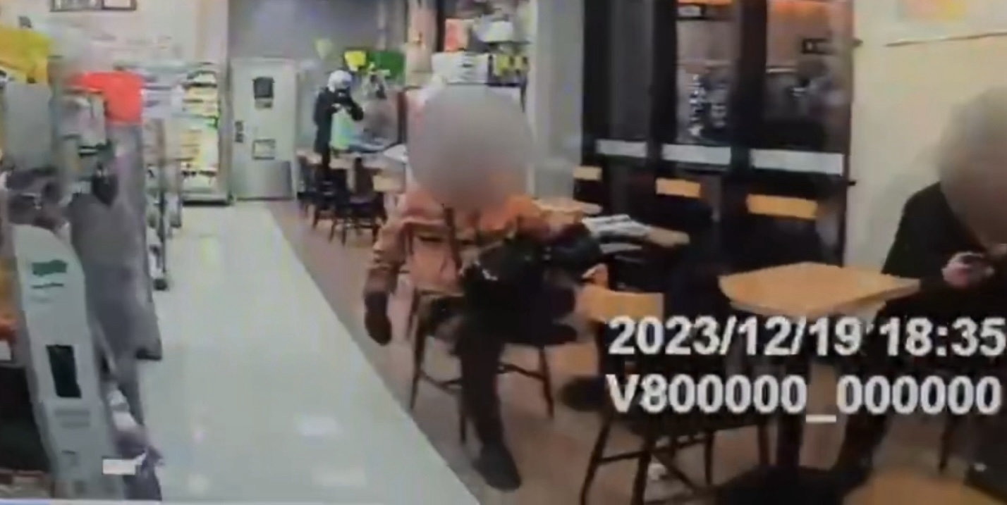 7旬翁超商「白吃」 食髓知味再光顧被抓包惱羞丟紙箱砸傷女店員