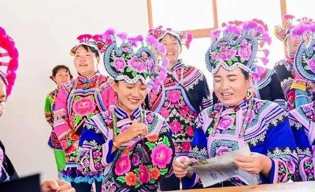 三圖說：外普拉村彝族女性在參與彝繡培訓。（圖玫琳凱） 0