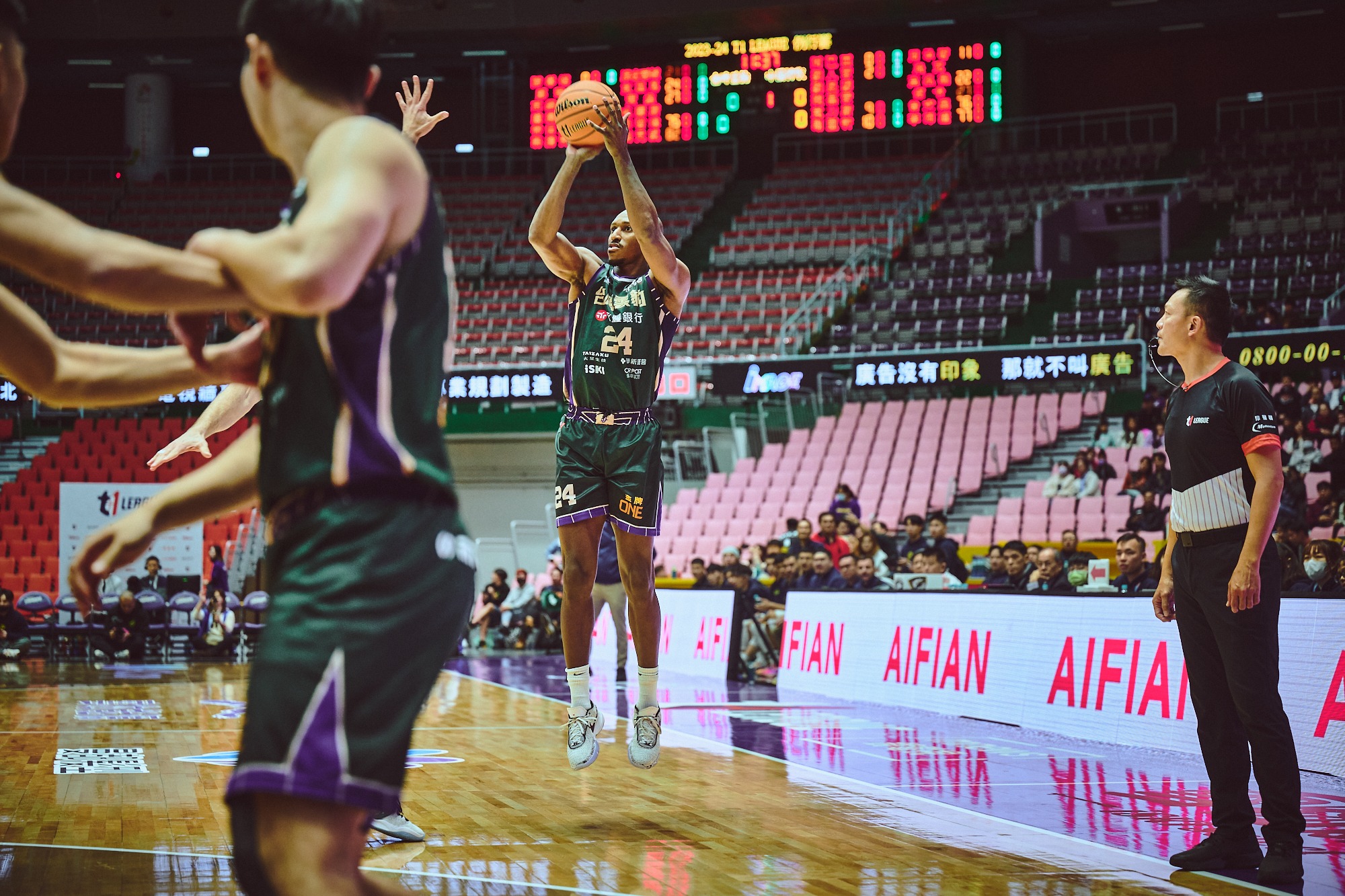 黃鎮替補上場14分鐘狂砍10分 台啤永豐雲豹戰勝中信特攻 克羅馬