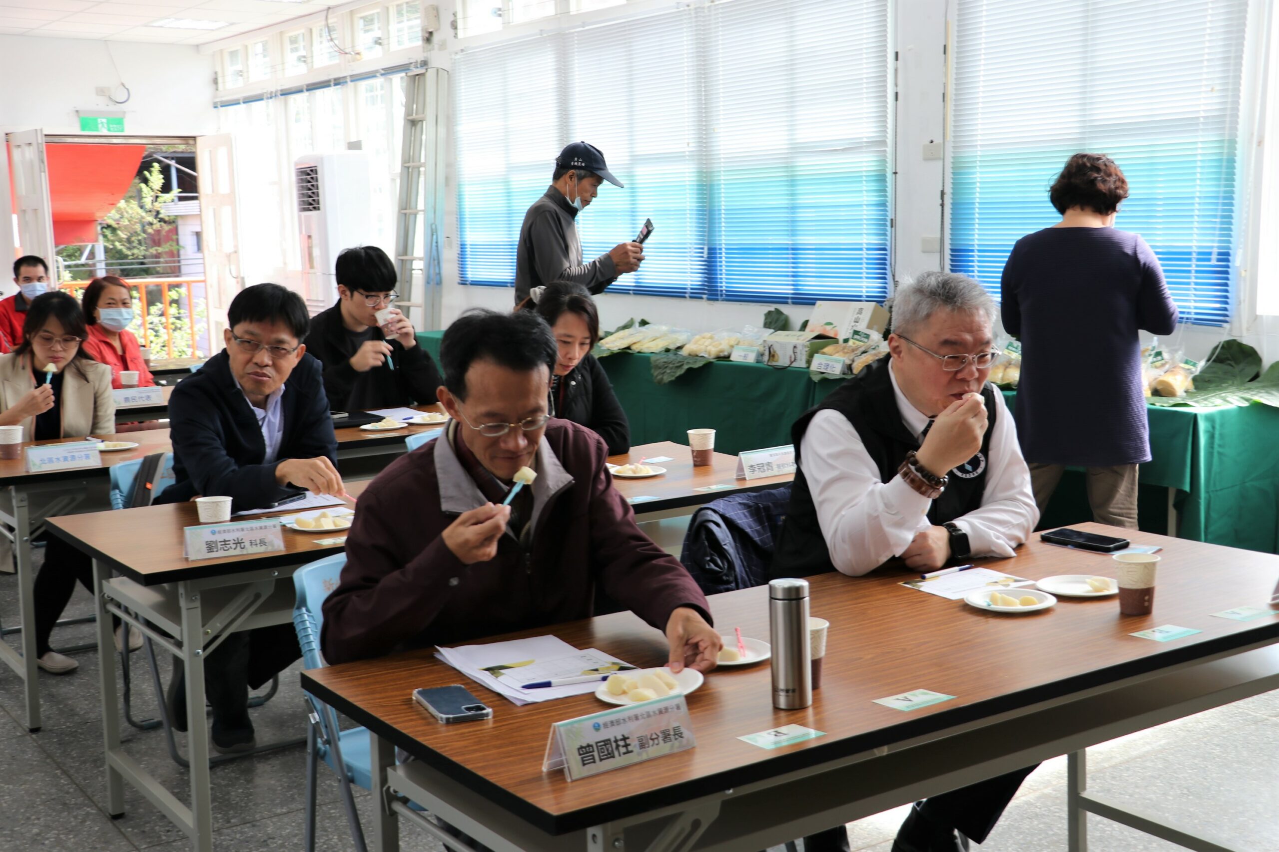北水分署推動集水區合理化施肥 民眾試吃農產品反應曝 合理化施肥成果推廣與會者試吃盲測 scaled