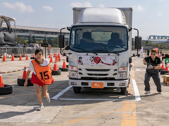 圖二：卯足全力參賽的兩人台北合眾汽車提供 1