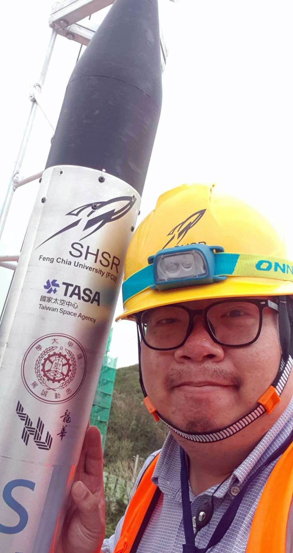 龍華科大師生成功發射探空火箭 升空畫面曝 私立科大首間參與探空火箭發射 龍華電子系馬原懷師生實現太空夢 4 0
