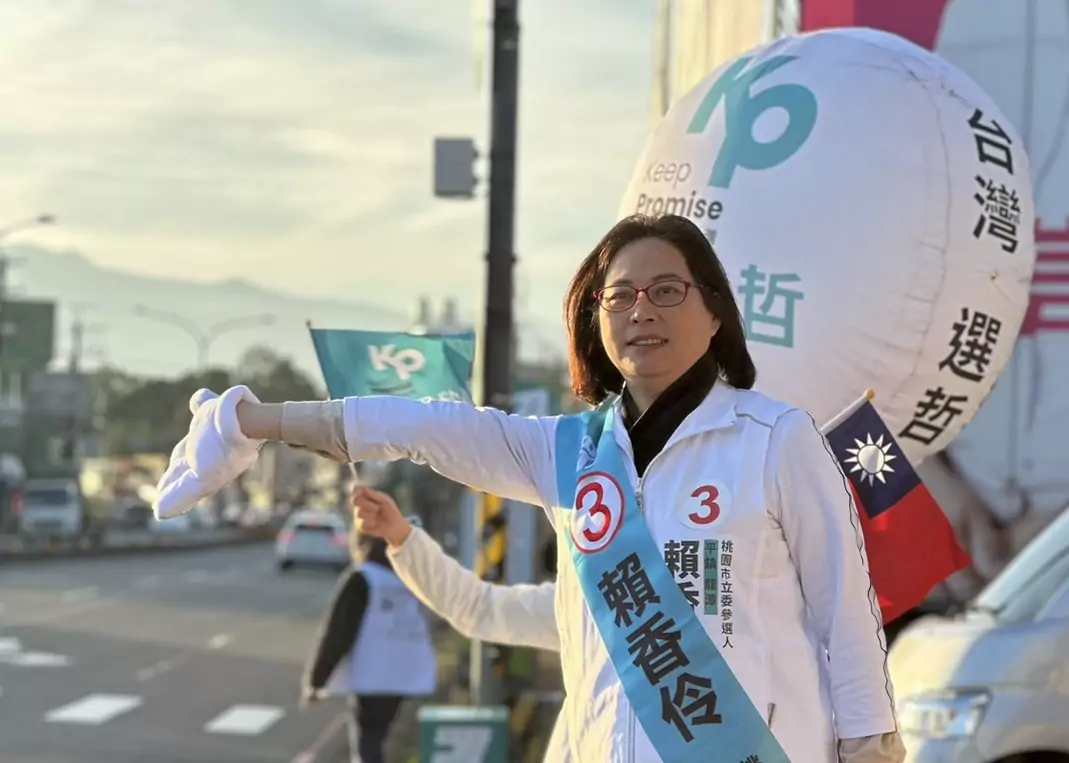 桃園第五選區立委三腳督 賴香伶:有信心突圍帶來改變 賴香伶站路口