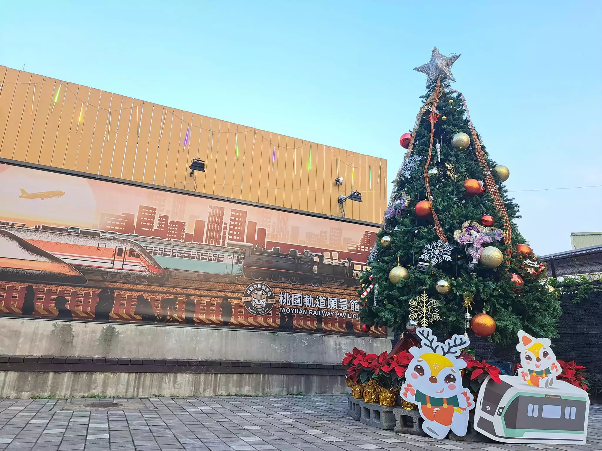 桃園軌道願景館慶聖誕 滿足這些條件送限量好禮 願景館戶外聖誕樹 0