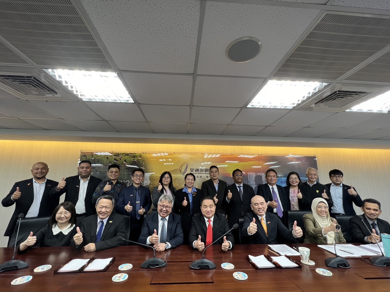 黃瑞林行政議員帶領雪蘭莪旅遊局團隊拜訪台灣觀光署，由副署長周廷彰熱情接待。