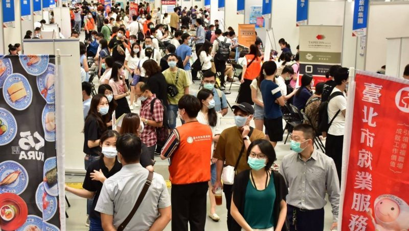 九成大學生寒假想賺錢 五因素薪水第一考量 九成大學生寒假想賺錢 五因素薪水第一考量