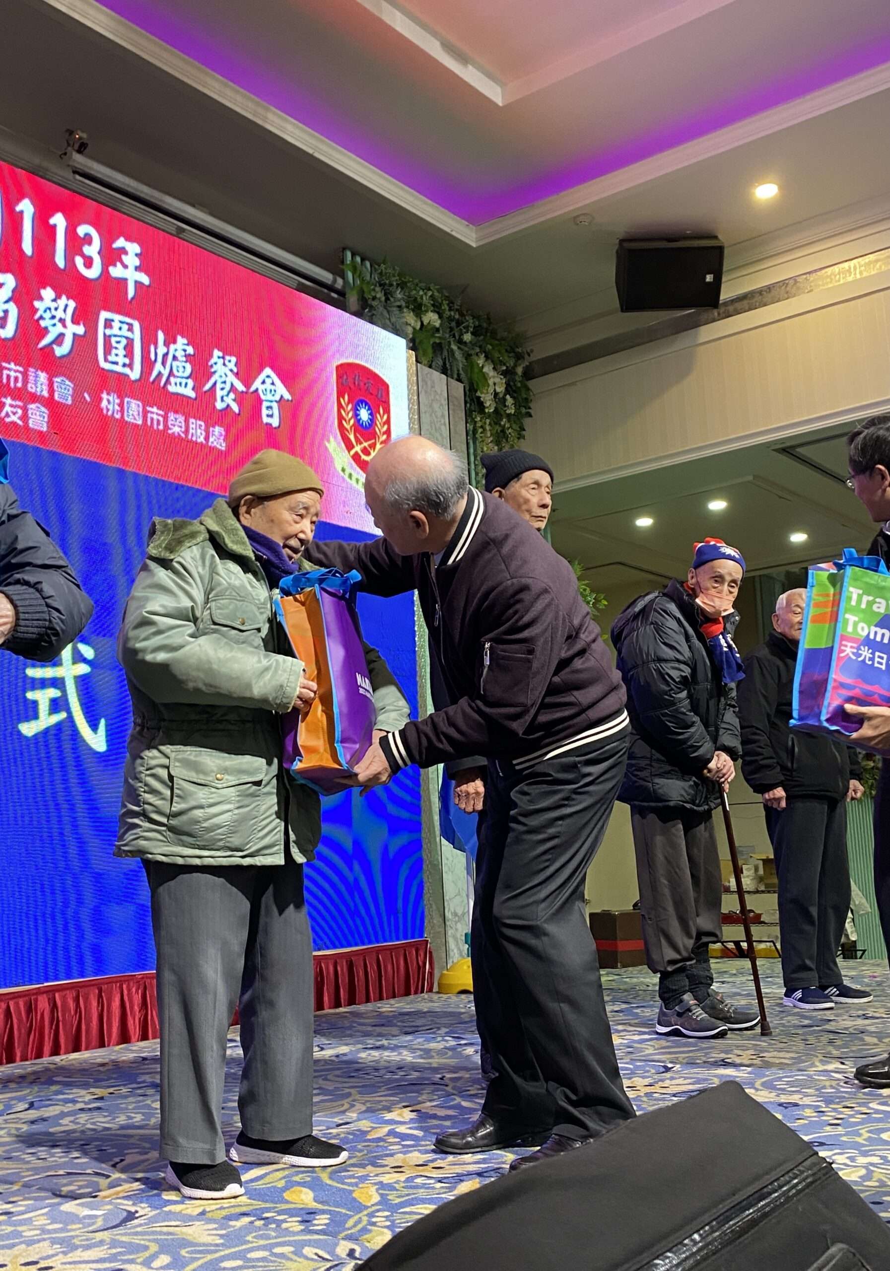 桃園民政局寒冬送暖 帶弱勢榮民眷重溫過年圍爐 0781AC02 98B0 495B 9E81 75B780DAC09D scaled
