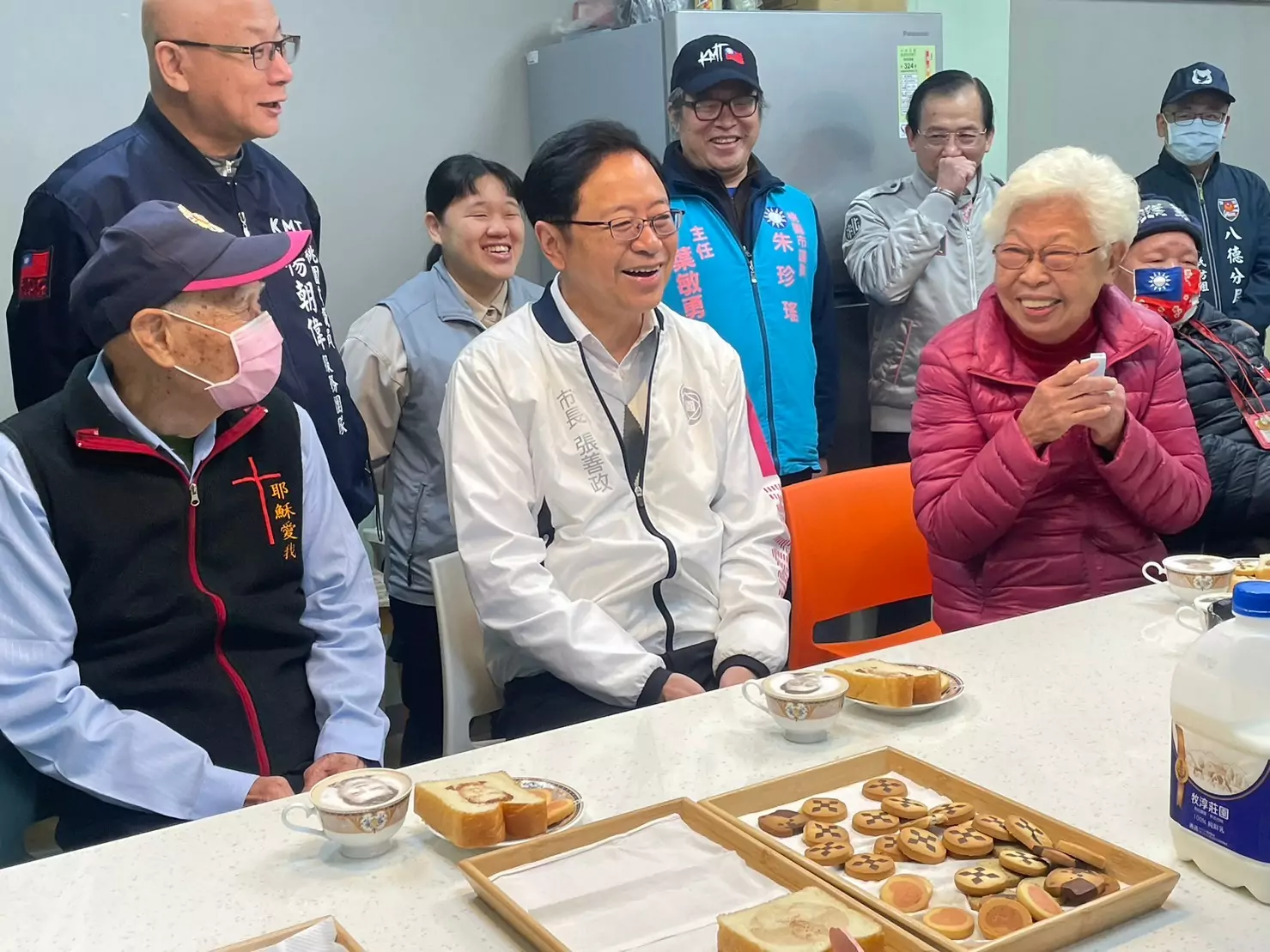 參訪八德榮家發放新春福袋 張善政肯定提供長輩完善照護 參訪八德榮家發放新春福袋 張善政肯定提供長輩完善照護