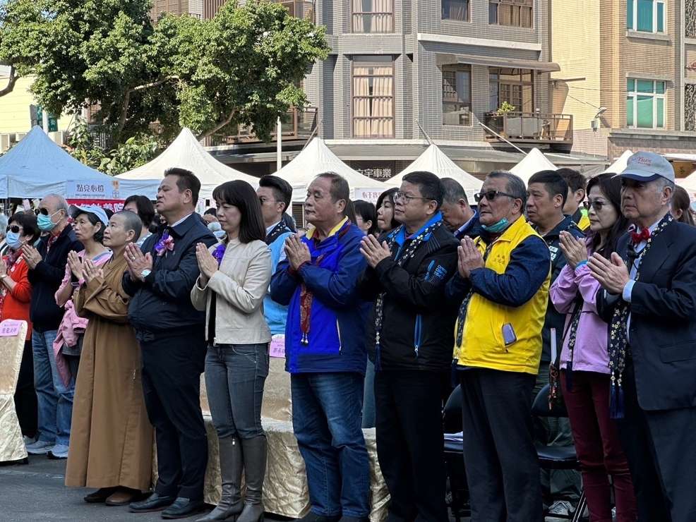 慶祝法寶節 佛光山桃園講堂寒冬送暖臘八粥結緣