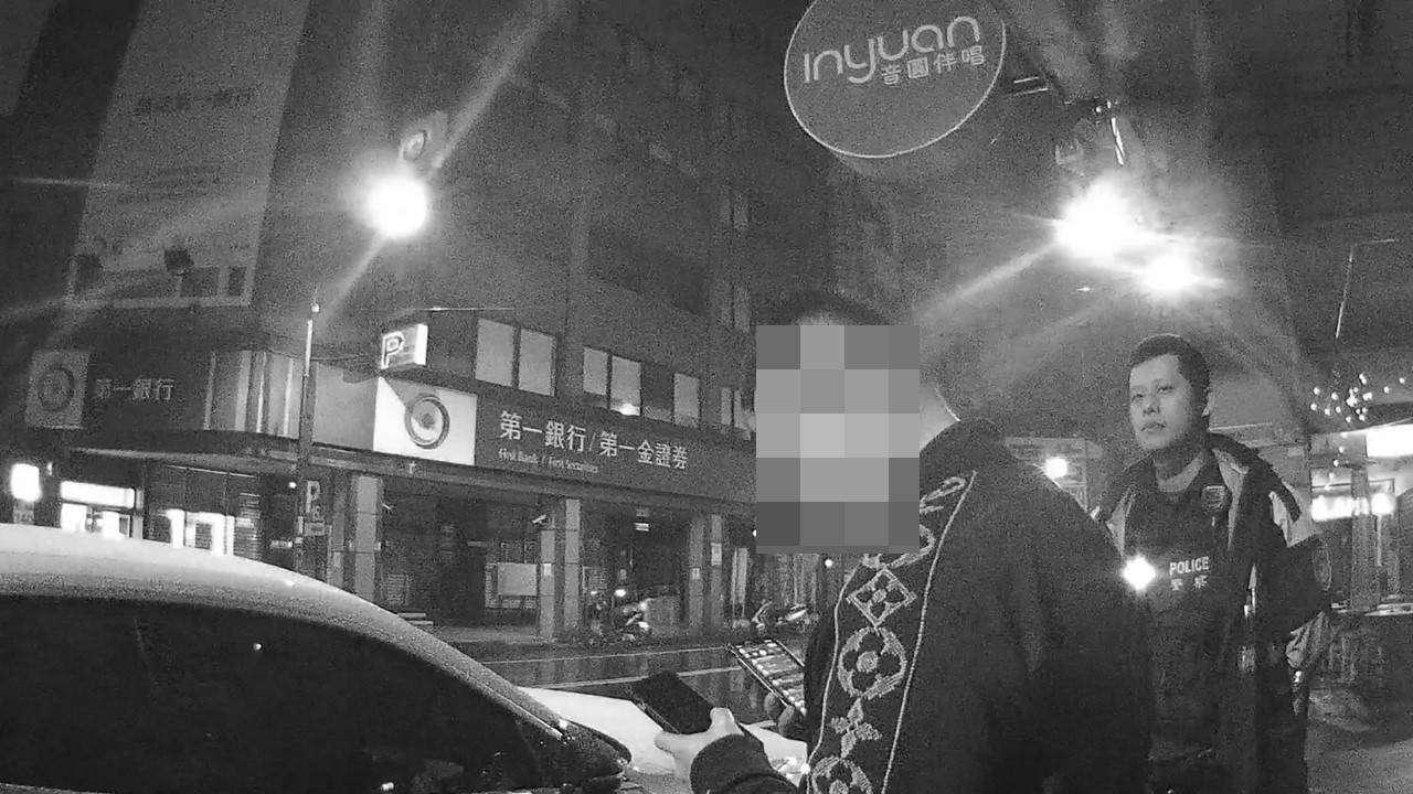 【有片】男子酒駕又違規拒警攔檢 脫序行為全都錄 1705576